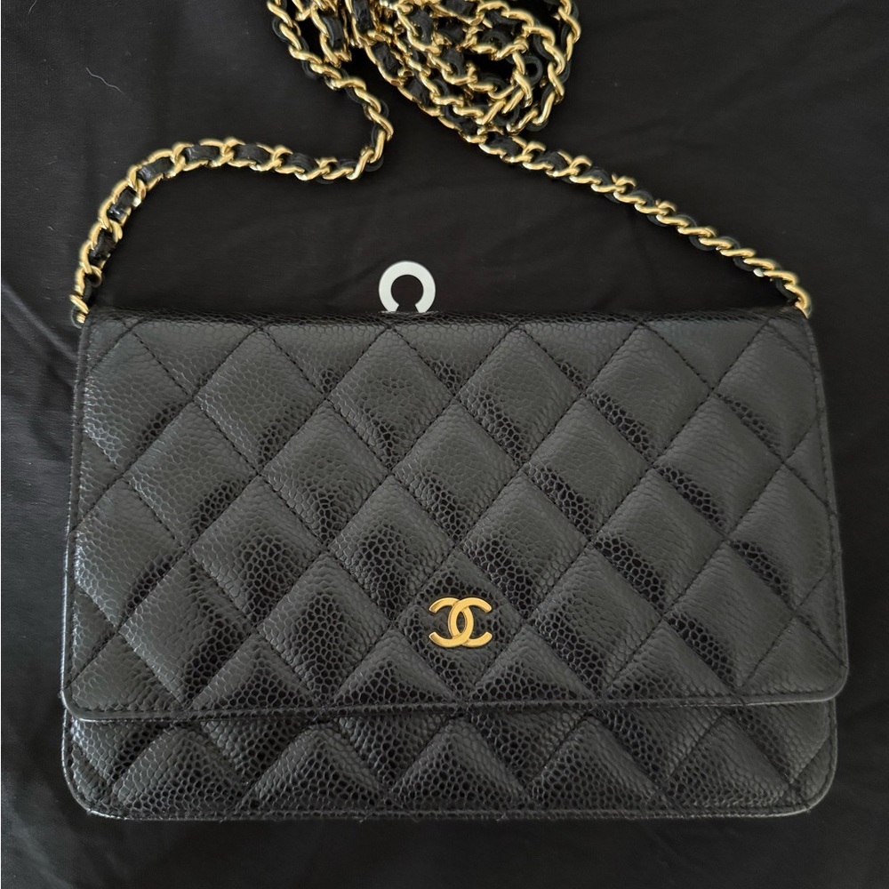 chanel black caviar wallet on chain. excellent condition.